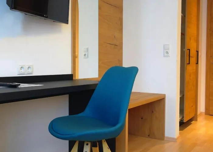 Clara 3* וואטנס